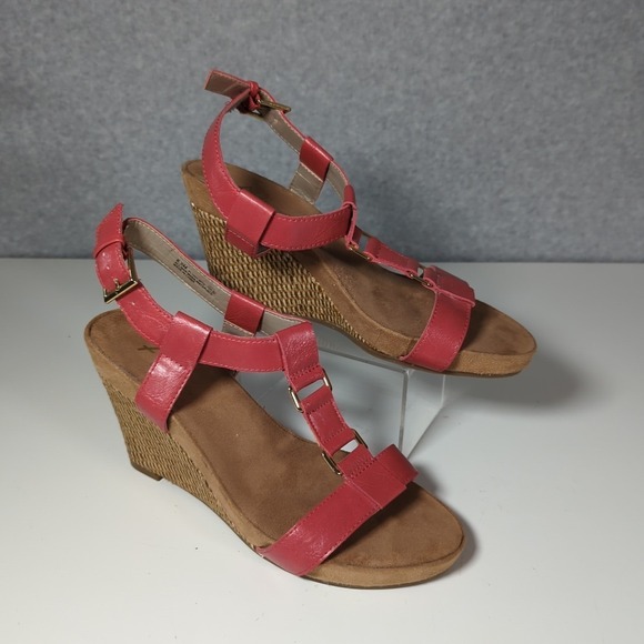A2 AEROSOLES Plush Nite Women's Coral Slingback T-Strap‎ Sandal 6.5M Gold Accent - Picture 1 of 7